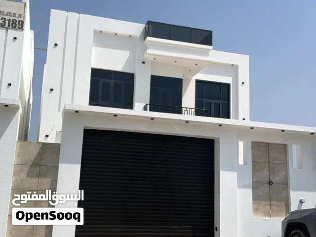 فيلا فخمه للبيع بمساحات كبيرة في العامرات الاولى (الدقل)