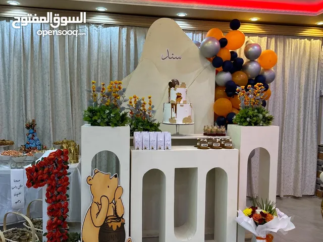 ميز عيد ميلاد معروض للبيع الصناعه خشب مرة وحده الاستخدام بعده جديد