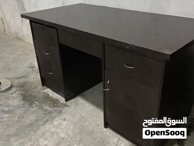 طاولة مكتب