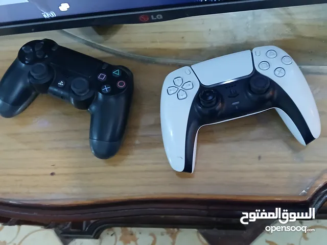 جهاز بلايستيشن 5 فات مستعمل واحد تيرا معاه دراع فايف وفور ومعاه اسطوانه فيفا و4 لعب