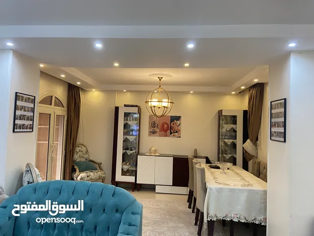 شقة 200م للبيع 3 غرف وريسبشن L و3 حمامات تشطيب كامل – الدور الرابع بأسانسير