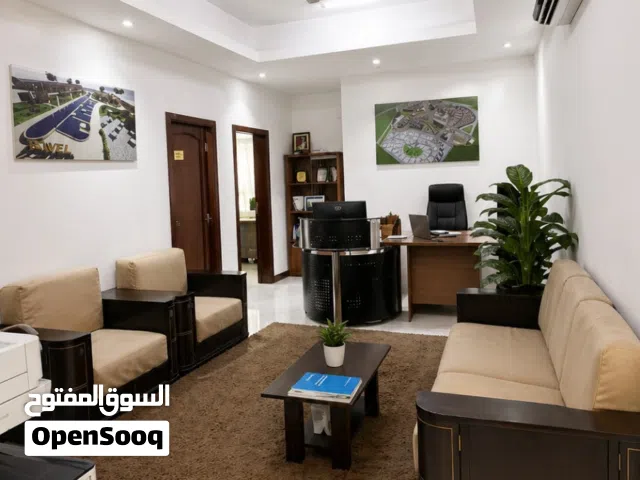 شقة فاخرة للبيع في الخوض السابعة، غرفتين وصالة بمساحة 118 متر مربع، مؤجرة بدخل شهري ثابت
