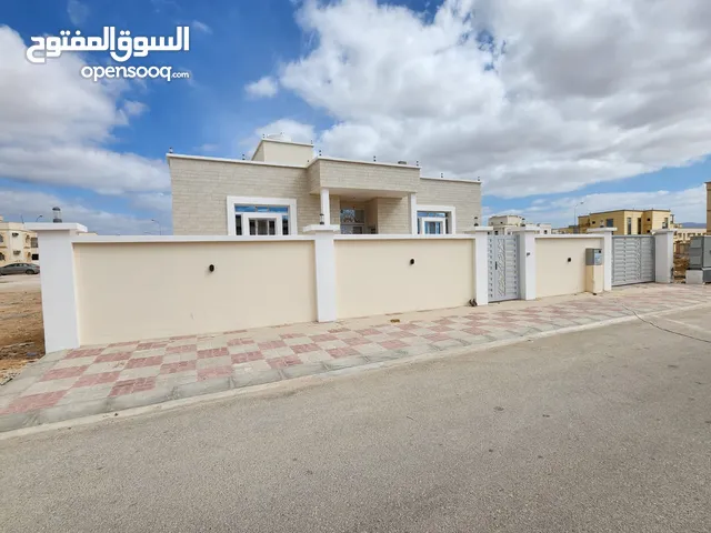 340m2 4 Bedrooms Townhouse for Sale in Dhofar Salala