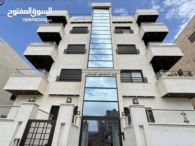 شقة شبه ارضي مساحة داخلية 195م بالاضافة الى تراس مساحة 150م مع مدخل مستقل مكشوفة بالكامل