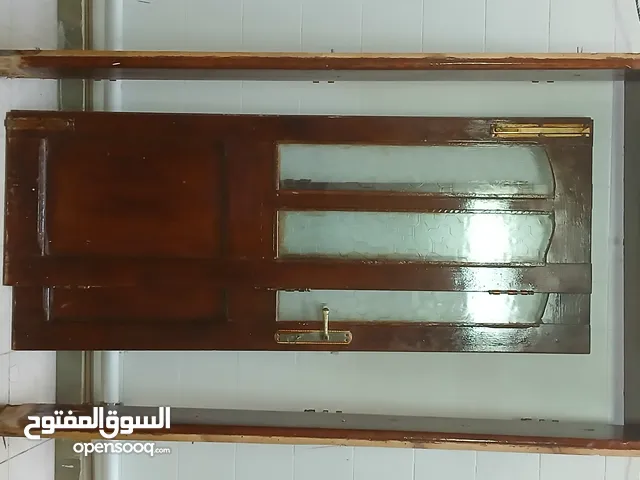 باب لوح للبيع