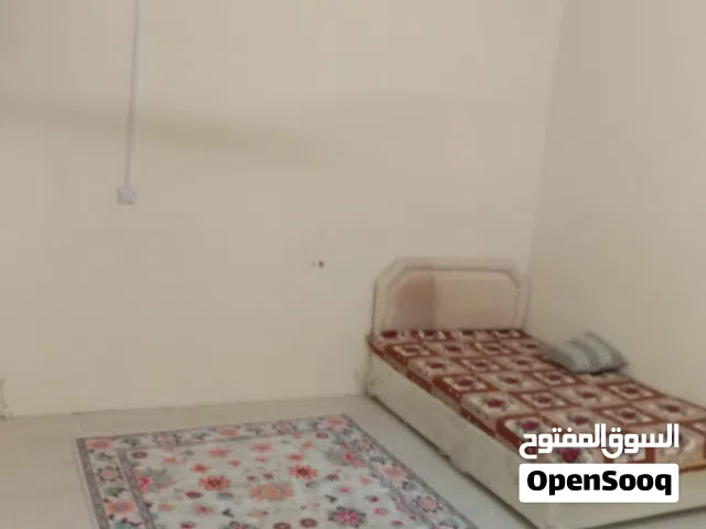 توجد شقة مكيفة وغرفة مكيفه