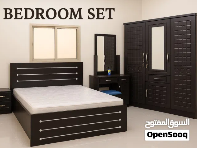 Selling brand new queen size bedroom set