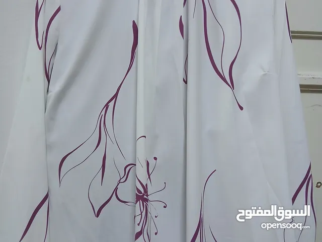 طقم فخم لون ابيض مع خمري جميل