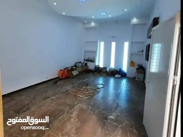 استراحتين في قطعة أرض تجارية للبيع
