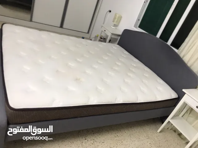 غرفة نوم لاتيه تركية مع فرشة طبية