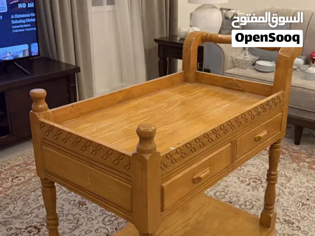 طاولة خشبية فخمة للمجالس او الاماكن الاخرة