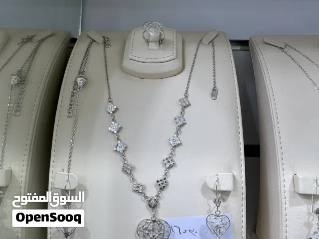 طقم فضة عيار 925 راقي وفخم متكامل (قلادة+إسوارة+خاتم+أقراط)