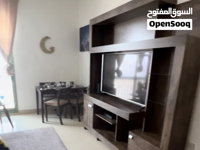 طاولة تلفزيون من بان هوم