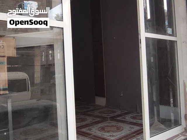 محل للايجار بالديكور شارع الاربعين سعوان مقابل ظمران سنتر