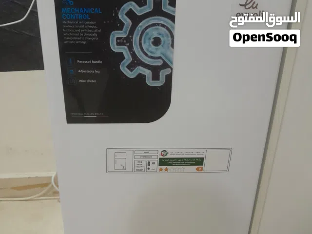 ثلاجة مكتب او غرفة ايفولي 120L لتر لا تزال جديدة مستخدمة شهرين فقط للبيع بسبب العمل