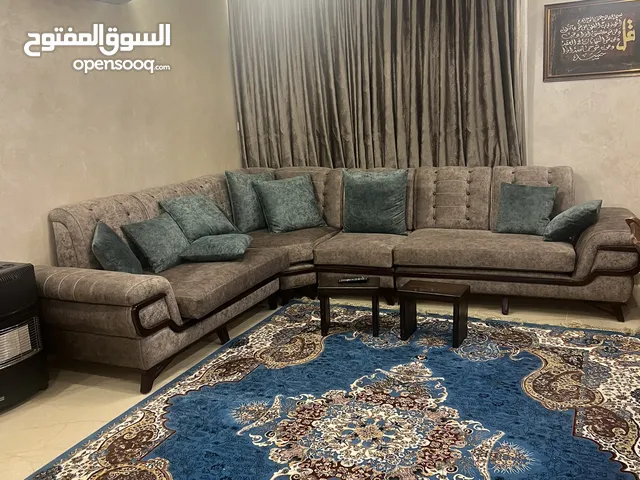 شقه سوبر ديلوكس للبيع بسبب العوده إلى العراق مفروشه ومن افخم الأثاث خلف جريدة الدستور شارع الجامعه