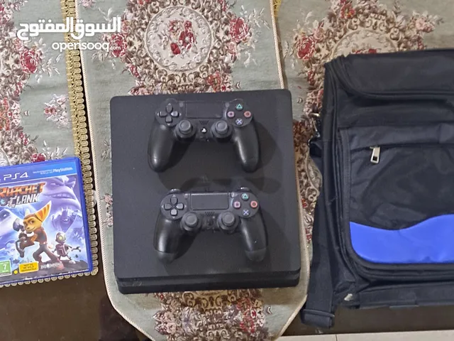 بلايستيشن 4 سلم للبيع مع مستلزمات اخرى اقرا الوصف