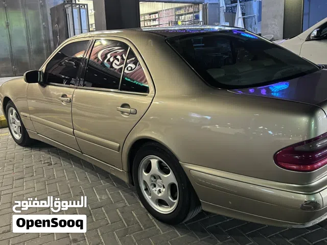 2001 مرسيدس بنز الفئة-E E 200
