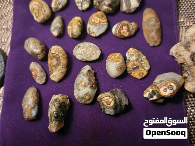 أحجار طبيعية قطع مختارة من الآف الأحجار نوادر