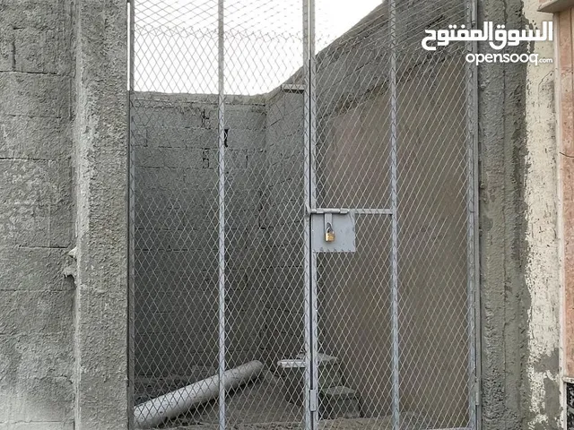 باب شبك حديد شبه جديد مستعمل جدة مخطط الرياض