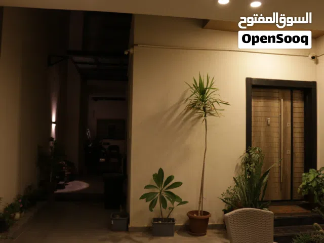 شقة ارضية في السراج بالقرب من صالة كونكورد - للبيع