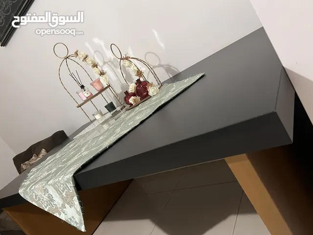 طاولات مكاتب جديده