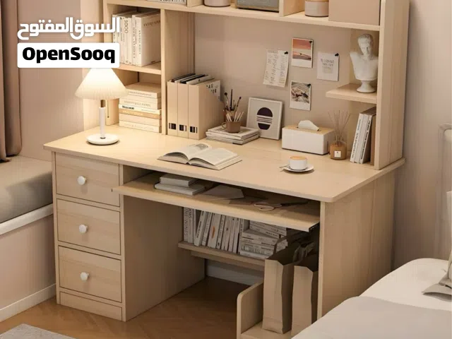 ميز مكتبي خشبي
