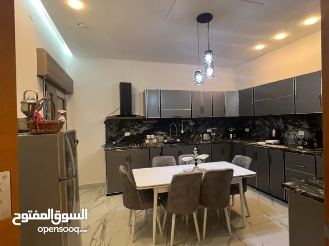 580 m2 5 Bedrooms Villa for Sale in Tripoli Ain Zara