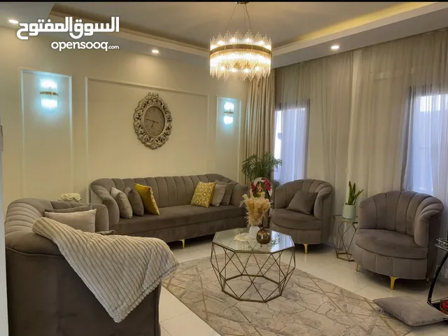جلسه صالة ل7 اشخاص استخدام بسيط + طاولات بسعر 160 دينار