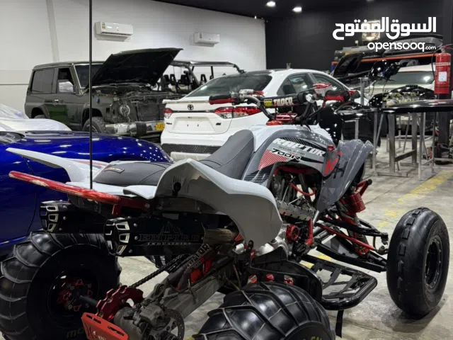 رابتر 700 بحالة الوكاله وعليها اغراض بقيمة الفين ريال  ومغير كل شي فيها ل 2020 وجاهزه وشبه جديده