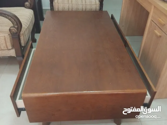 طاولة وسط خشب ثقيل