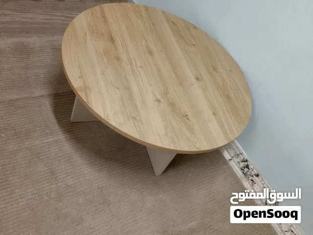 طاولة خشبية من هوم سنتر بحالة ممتازة