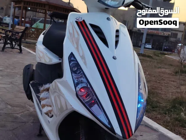 ياماها ماكس مظلع نوزل موديل 2010 كلش نظيفة وحلوه شلعه ومشي فول مكفوله اصبانه مامحطوط على المحرك