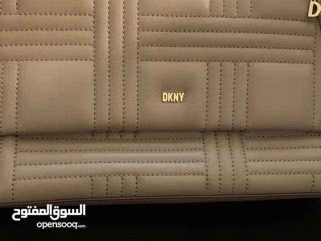 شنطه دكني اصليه ب 20 لحق ما تلحققق