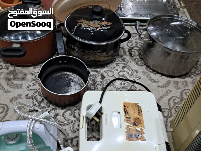 بعض الاجهزة وادوات المطبخ والحمام