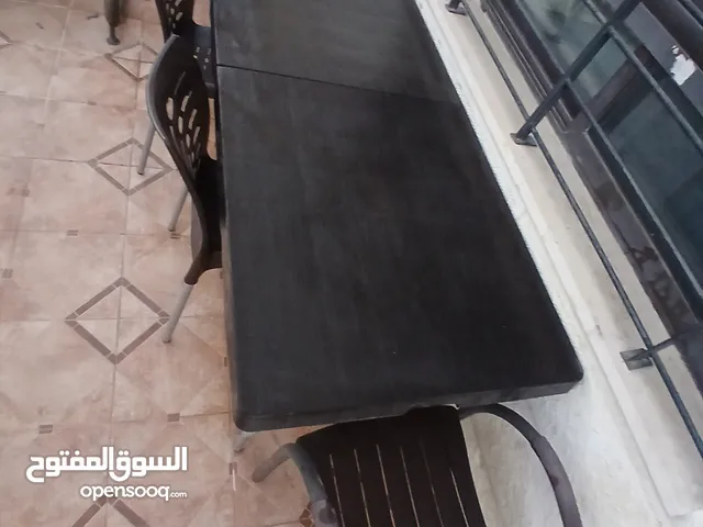 طاولة بلاستيك خارجية قابلة للطي مستعمل نظيف جدا