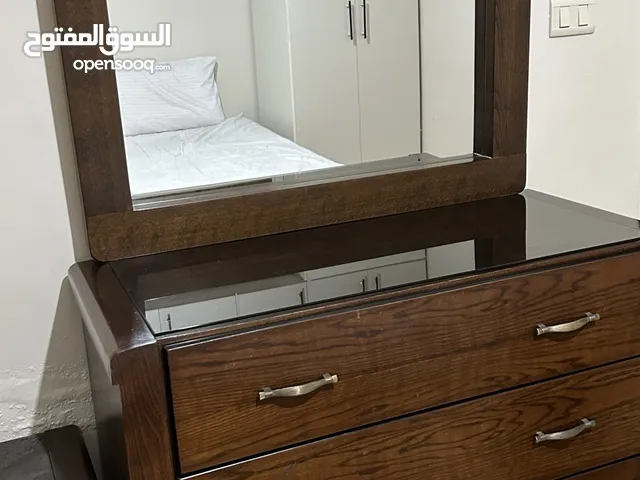 تسريحة وكومادينا غرف نوم للبيع