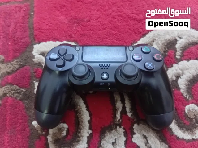 يد سوني فور مستعمل اللون الاسود مافي شي خراب