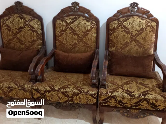 طقم كنب 11 مقعد لون بني للبيع