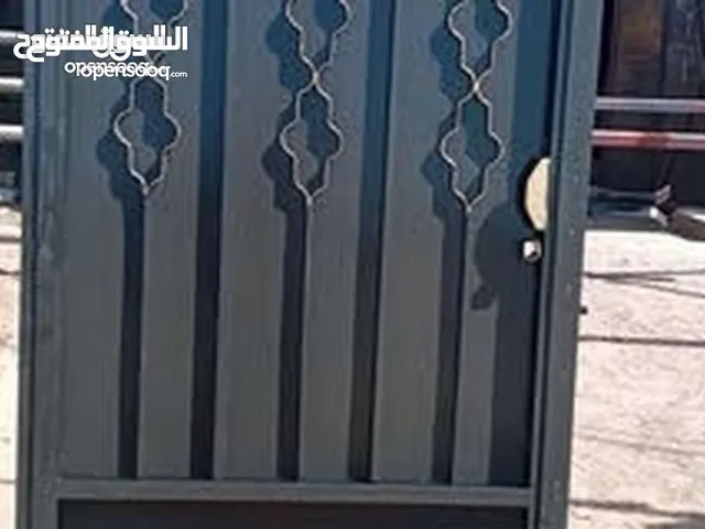 فني لحام حدادة عامة لحام ابواب و نوافد و مضلات و هناقر و صيانتها تركيب اي قفل تركيب لافتات وصنع كل م