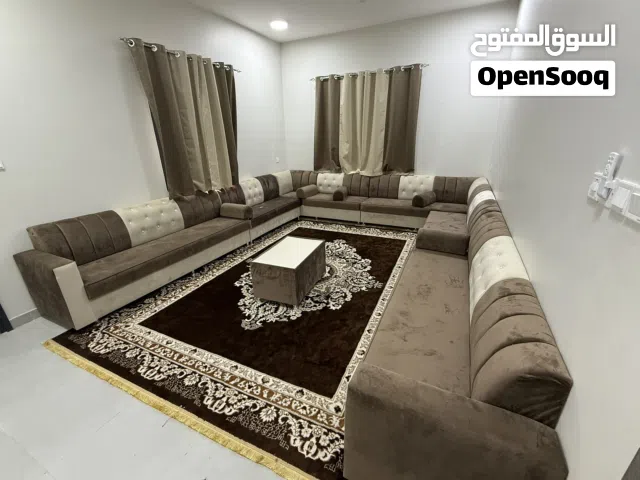 اثاث غرفة جلوس تكفي  ل 20 شخص  مقاس 5* 4
