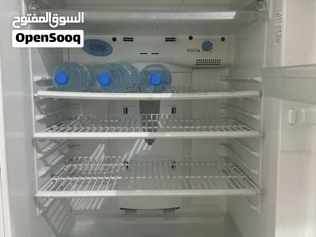 ثلاجة شارب وسرير حديد دورين للبيع قبل العيد للسفر