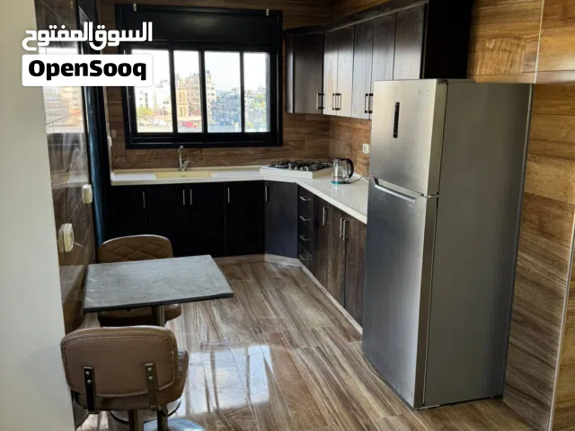 ستوديو مع ترس بحالة ممتازه جدا