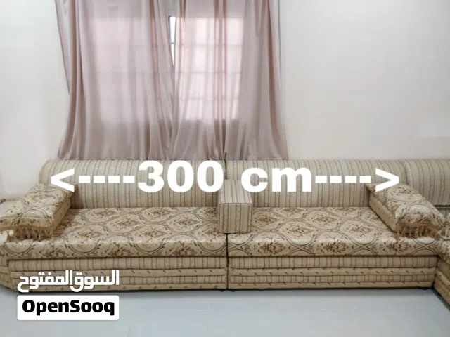 طقم كنب مع طاولات زاويه