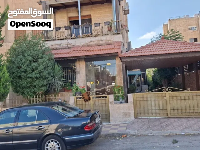 شقة أرضية 200 م في الصويفية مع كراج خاص وحديقة 200 م ومدخل خاص قرب الصويفية فيليج