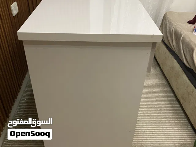 مكتب + تسريحة