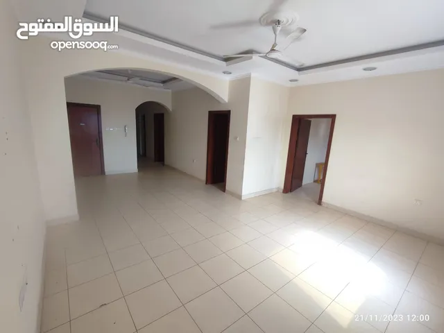 للايجار في قلالي  بجوار ميدواي شقه 3 غرف وغرفة خادمه 
For rent in galali 3bhk with housmaid room