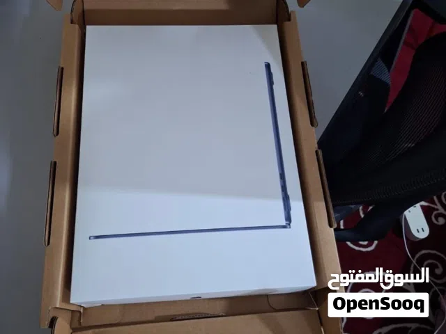 MacBook Air M4 2025  16GB RAM  بطارية 100%  شبه جديد مع كل الملحقات