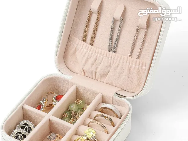 صندوق مجوهرات صغير محمول من الجلد لتنظيم خواتم المجوهرات وصندوق هدايا للفتيات والنساء