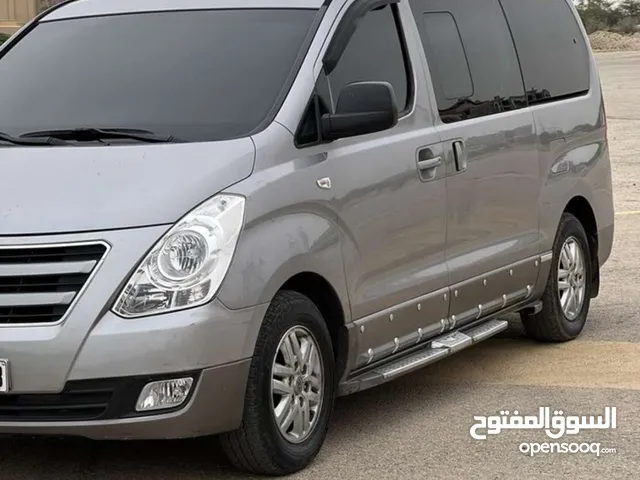 HYUNDAI GRAND STAREX 2016